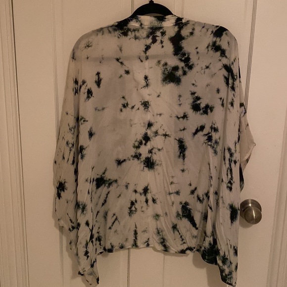 Aritzia cardigan/shawl - Picture 2 of 3
